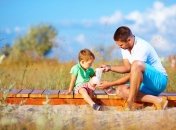 Как оказать помощь ребенку при самых распространенных летних травмах