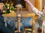 Елизавета II ошеломила публику своим нарядом с растительным орнаментом