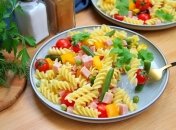 Такой салат с пастой покорит ваше сердце