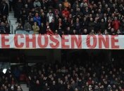 Фанаты "Манчестер Юнайтед" готовят воздушный баннер против Мойеса