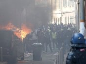 Менее чем за час в Париже задержали 70 "желтых жилетов"