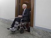 Сенатора США Маккейна госпитализировали из-за опухоли