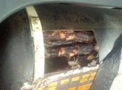 Мужчина пытался провезти через КПП 84 кг колбас в газовом баллоне