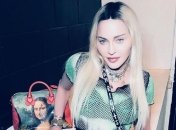 62-летняя Мадонна зажгла на сцене гей-бара с полностью обнаженной грудью (фото, видео) 