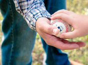 Почему недостаточно научить детей опасаться незнакомцев: 6 советов родителям