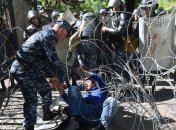 Протесты в Ереване: полиция начала задерживать демонстрантов