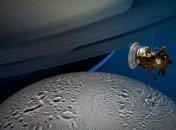 Cassini показал уникальные снимки спутника Сатурна