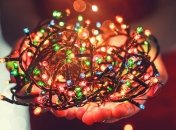 Запутанные витки гирлянды забирают уйму времени