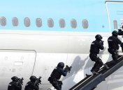 В Китае пассажиры самолета обезвредили террористов