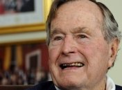 Джорджа Буша-старшего не выпустили из больницы