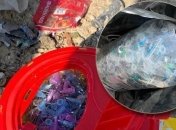 Столичная компания свозила шприцы, маски и халаты на стихийные свалки (Фото)