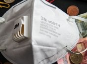 Китай безкоштовно забезпечив масками Францію