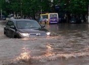 Ливень в Симферополе затопил вокзал и размыл дороги