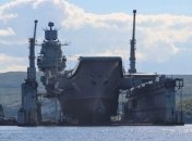 Под Мурманском на ремонте "Адмирала Кузнецова" "утопили" плавучий кран: фото