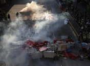 На протестах в Гонконге вновь применен слезоточивый газ (Фото)