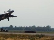 Учения "Небесный щит-2016": посадка боевых самолетов (Видео)