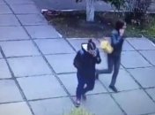 В Сети появилось видео похищения младенца из детсада Киева