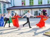 Композиції для вальсу на Випускний 2024 року