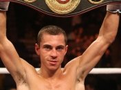 Британский боксер защитил титул WBA во 2-м легчайшем весе 