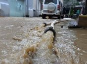 На Крым снова обрушилась непогода: затопило трассу и дома (видео)