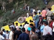 В Индии разбился автобус, много погибших