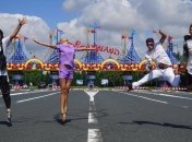 Киркоров веселится со своими коллегами в Диснейленде