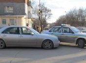 Пьяный иностранец "въехал" в авто полиции