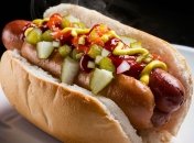 Вкусный хот-дог станет отличным перекусом (изображение создано с помощью ИИ)