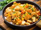 Простое, сытное и вкусное рагу с курицей и овощами