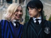 Героїні серіалу Венздей Аддамс та Енід Сінклер