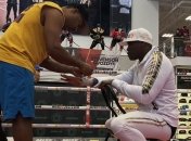 Нокаутированный Гвоздиком боксер сделал первые шаги после комы