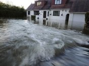 Темза продолжает затапливать дома 