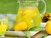 Врачи советуют курильщикам полоскать горло лимонадом