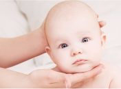 Как исправить кривошею у ребенка: советы родителям грудничков