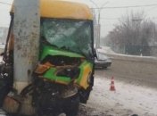 В Сумах маршрутка с пассажирами влетела в столб: есть пострадавшие 