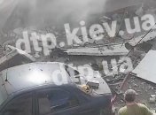 Гараж разнесло за мгновение: в сети появилось видео момента взрыва газа в Жулянах 