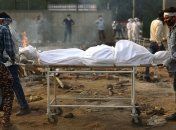 Очнулась за миг до кремации: больную коронавирусом женщину едва не сожгли заживо в погребальном костре