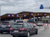 В стране до февраля продлили сроки действия военного положения из-за которого выезд за границу запрещен