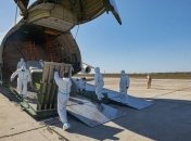 Прибув літак з українськими лікарям з Італії для допомоги з пандемією