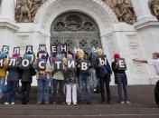 Заступившегося за Pussy Riot диакона предали анафеме