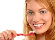 Как укрепить эмаль зубов?