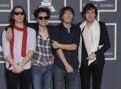 Phoenix представили клип на сингл "Entertainment" (Видео)