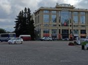 На місці захоплення заручників у Луцьку лунають постріли, з'явився запис розмови заручниці із терористом