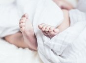 На Одещині жінка кинула на землю 3-місячне немовля (Фото) (Відео)