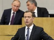 Медведев начал премьерство с поднятия пенсионного возраста