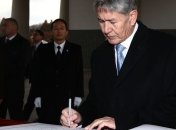 Атамбаєв в СІЗО відмовився писати слідчі документи