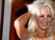 Коллекцию одежды Бузовой назвали "колхозной и дешевой"