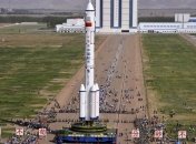 Китай запустил пилотируемый космический корабль "Шэньчжоу-10"