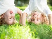 Смех активизирует работу детского головного мозга