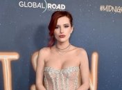 20-летняя Белла Торн показала небритые подмышки